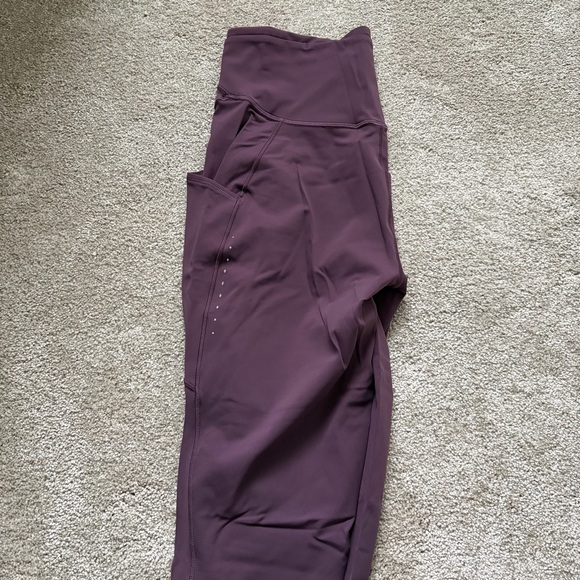 lululemon athletica Fast and Free High-Rise
Tight Leggings 25" with Pockets - Picture 12 of 12